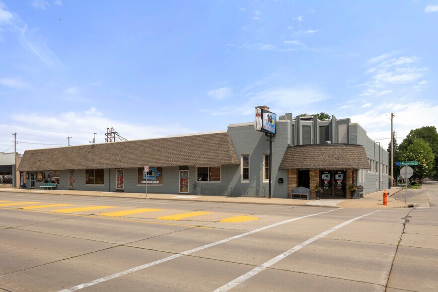 618-630 W Wisconsin Ave, Appleton, WI à vendre - Photo de l’immeuble – Image 3 sur 12