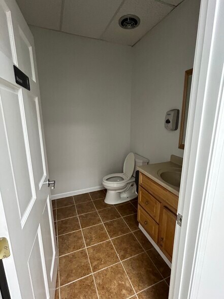 5942 Goshen Springs Rd, Norcross, GA à vendre - Photo intérieure – Image 2 sur 7