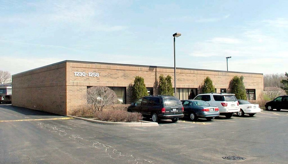 1230-1258 Allanson Rd, Mundelein, IL à louer - Photo de l’immeuble – Image 2 sur 14