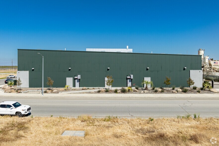 1920 Mercantile Ln, Coalinga, CA à vendre - Photo de l’immeuble – Image 3 sur 9