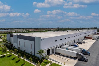 3740 W 104th St, Hialeah, FL à louer Photo intérieure– Image 2 sur 4