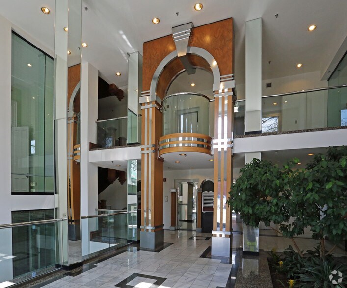 100 W Franklin St, Richmond, VA à louer - Photo de l’immeuble – Image 3 sur 5