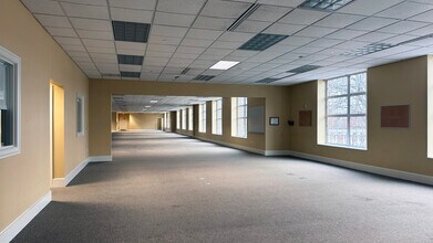 6938 Elm Valley Dr, Kalamazoo, MI à louer Photo de l’immeuble– Image 2 sur 3