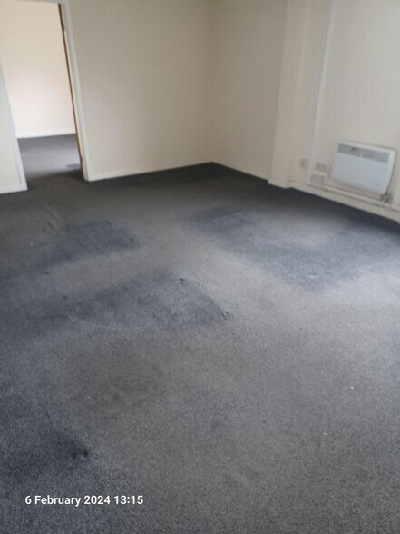 Denby Dale Rd, Wakefield à louer - Photo de l’immeuble – Image 3 sur 18