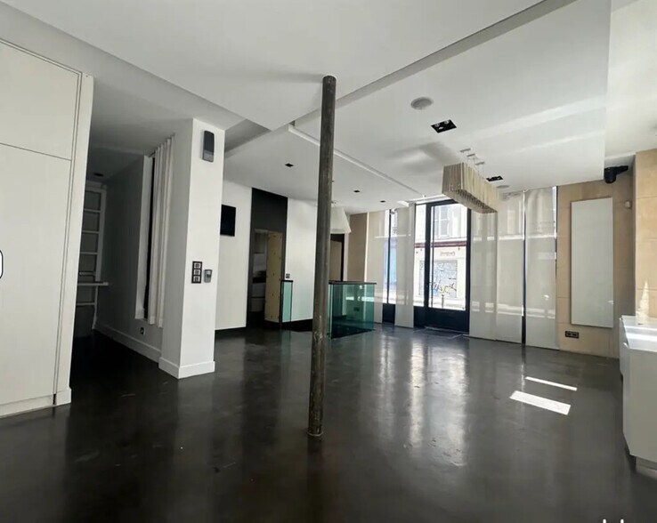 Local commercial dans Paris à louer - Photo de l’immeuble – Image 2 sur 9