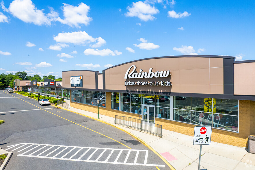 1702 Nottingham Way, Hamilton, NJ à louer - Photo de l’immeuble – Image 3 sur 12