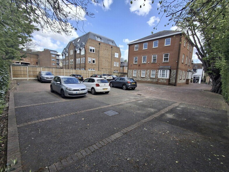 26-26A Bridge St, Leatherhead à vendre - Photo de l’immeuble – Image 2 sur 17