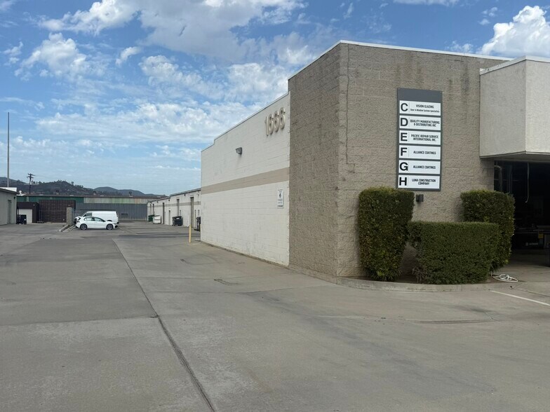 1666 N Magnolia Ave, El Cajon, CA à louer - Photo de l’immeuble – Image 3 sur 6