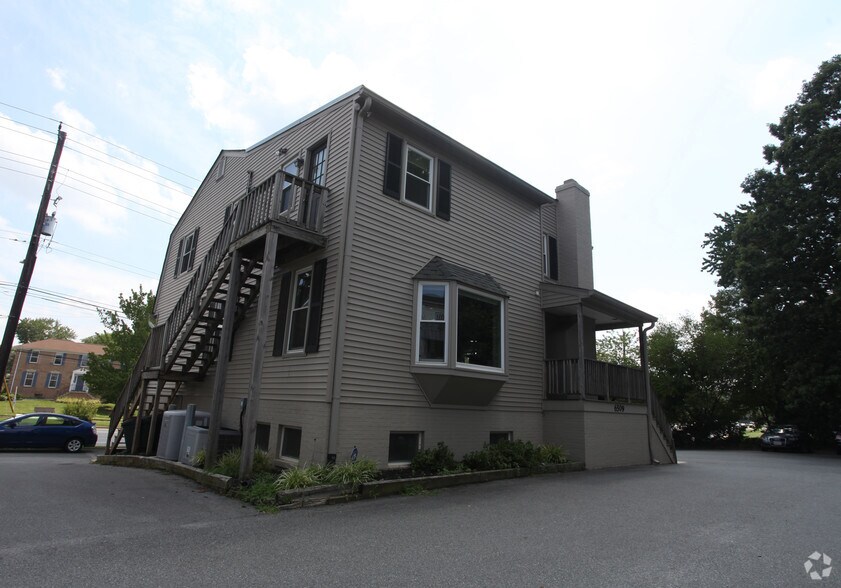 6509 Democracy Blvd, Bethesda, MD à louer - Photo de l’immeuble – Image 2 sur 11