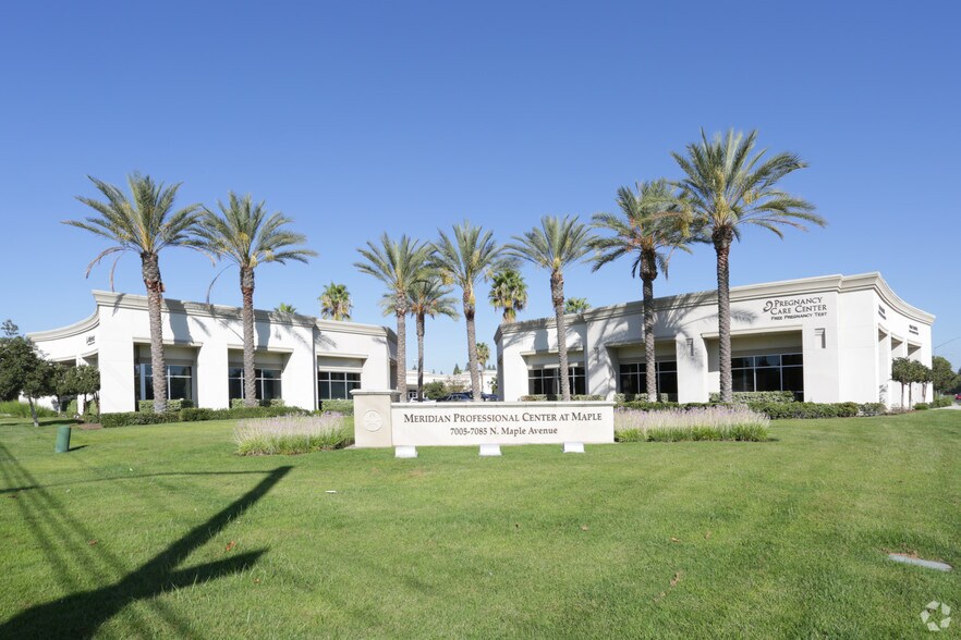7025 N Maple Ave, Fresno, CA à louer - Photo de l’immeuble – Image 3 sur 4