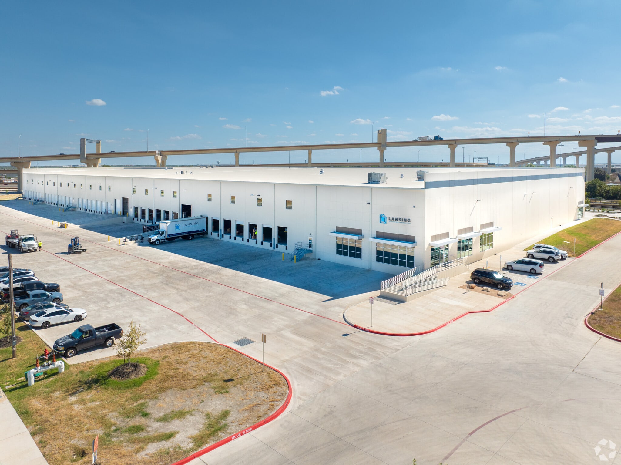 8630 NE Loop 410, San Antonio, TX à louer Photo de l’immeuble– Image 1 sur 9