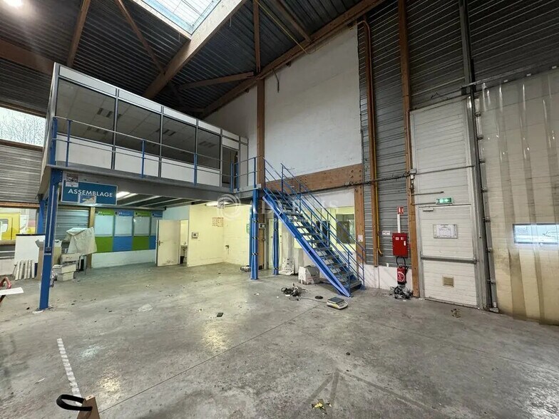 Local d’activités dans Le Bourget à louer - Photo intérieure – Image 3 sur 10