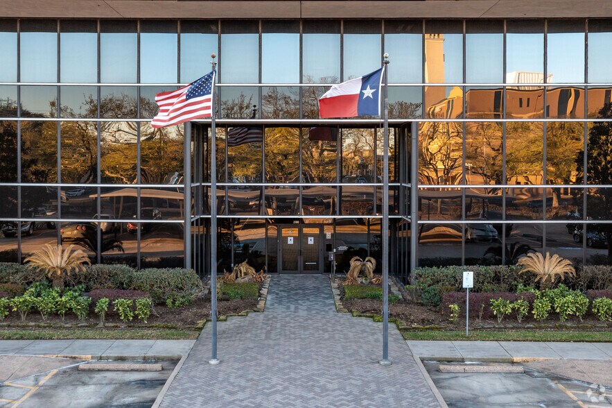 2200 Space Park Dr, Houston, TX à louer - Photo de l’immeuble – Image 3 sur 11