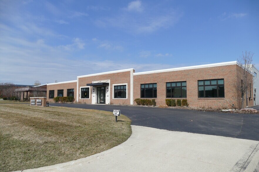 2718 Industrial Row Dr, Troy, MI à louer - Photo de l’immeuble – Image 2 sur 5