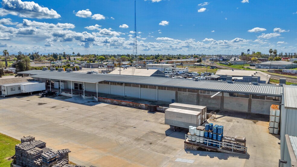89-101 Academy Ave, Sanger, CA à vendre - Photo de l’immeuble – Image 3 sur 12