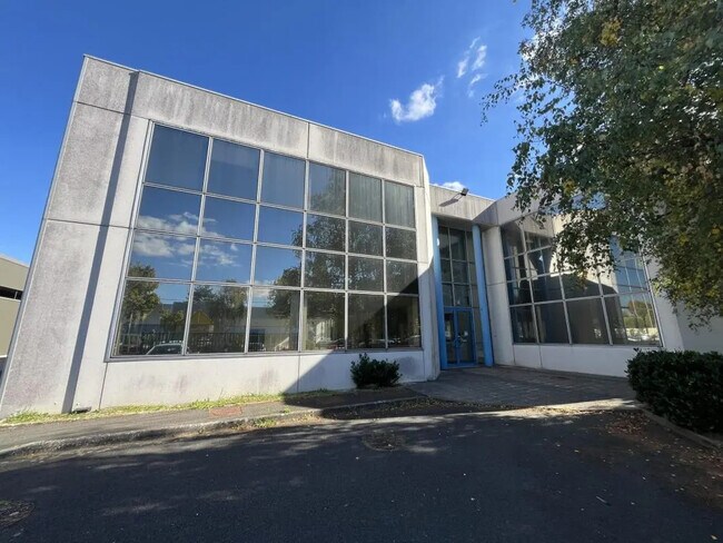 Plus de détails pour Bureau, Industriel/Logistique à louer