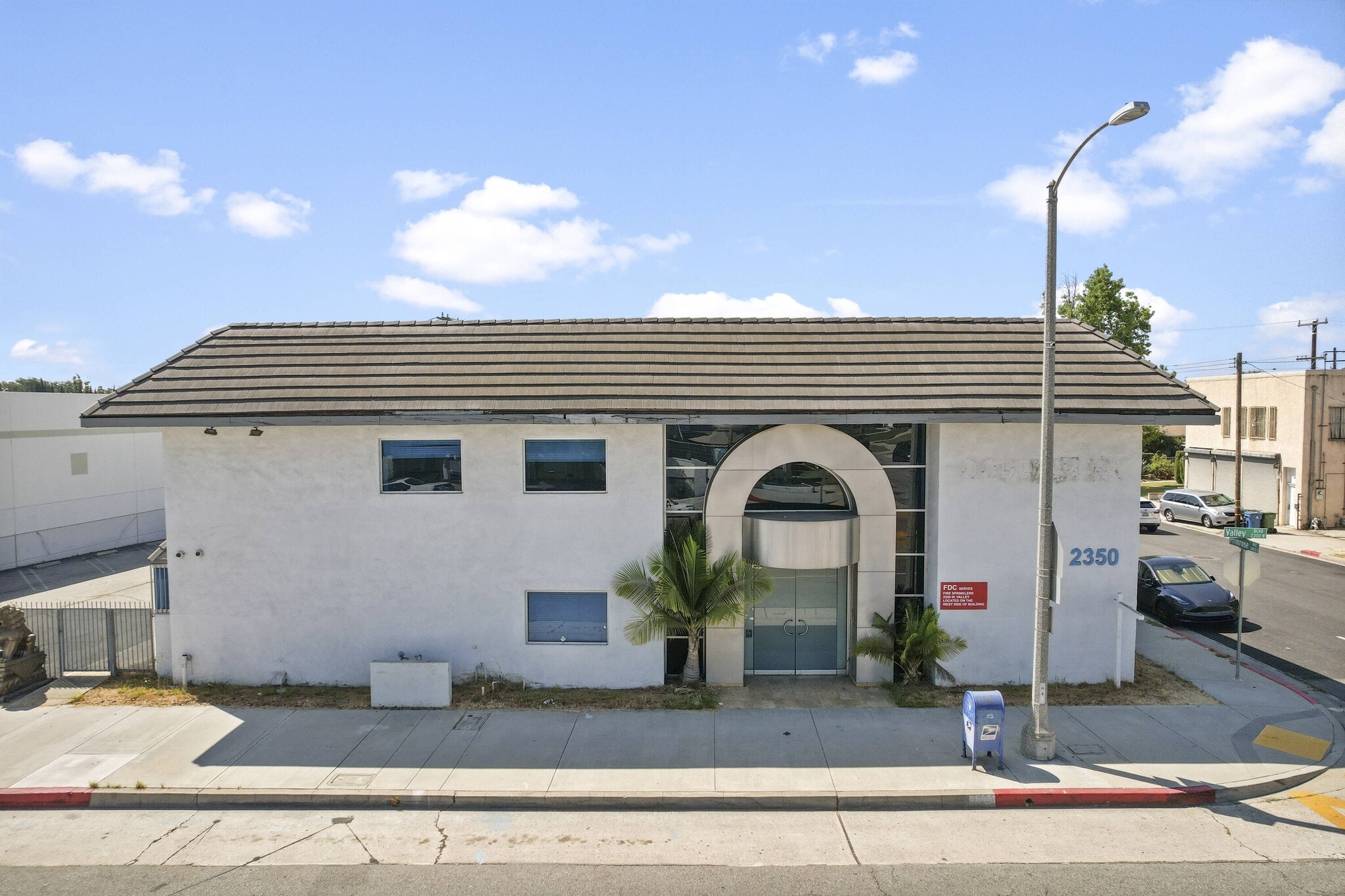2350 W Valley Blvd, Alhambra, CA à louer Photo de l’immeuble– Image 1 sur 9