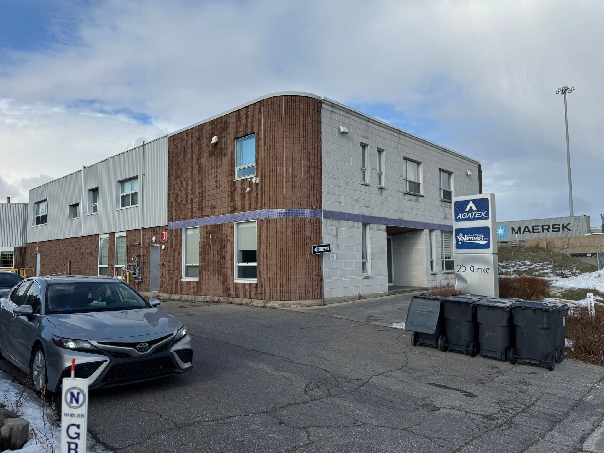 25 Rue Gince, Saint-Laurent, QC à louer Photo de l’immeuble– Image 1 sur 8