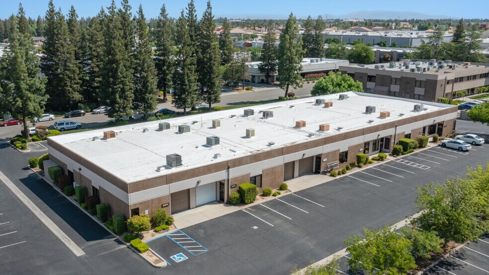 295 W Cromwell Ave, Fresno, CA à louer - Photo de l’immeuble – Image 3 sur 3