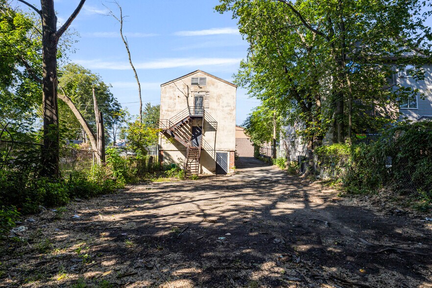 28 Lawrence St, Spring Valley, NY à louer - Photo de l’immeuble – Image 3 sur 8