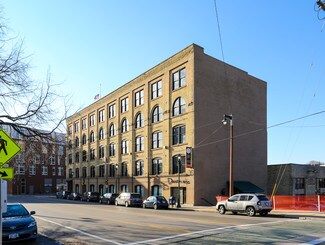 Plus de détails pour 1661 N Water St, Milwaukee, WI - Bureau à louer