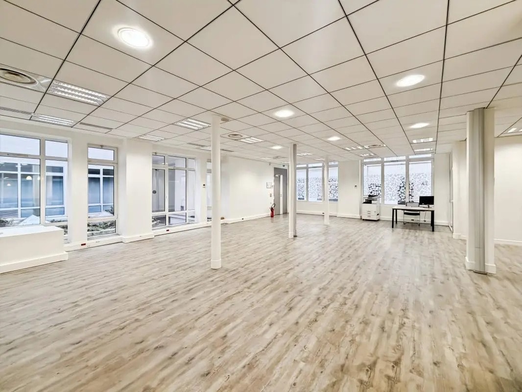 Bureau dans Paris à louer Photo de l’immeuble– Image 1 sur 9