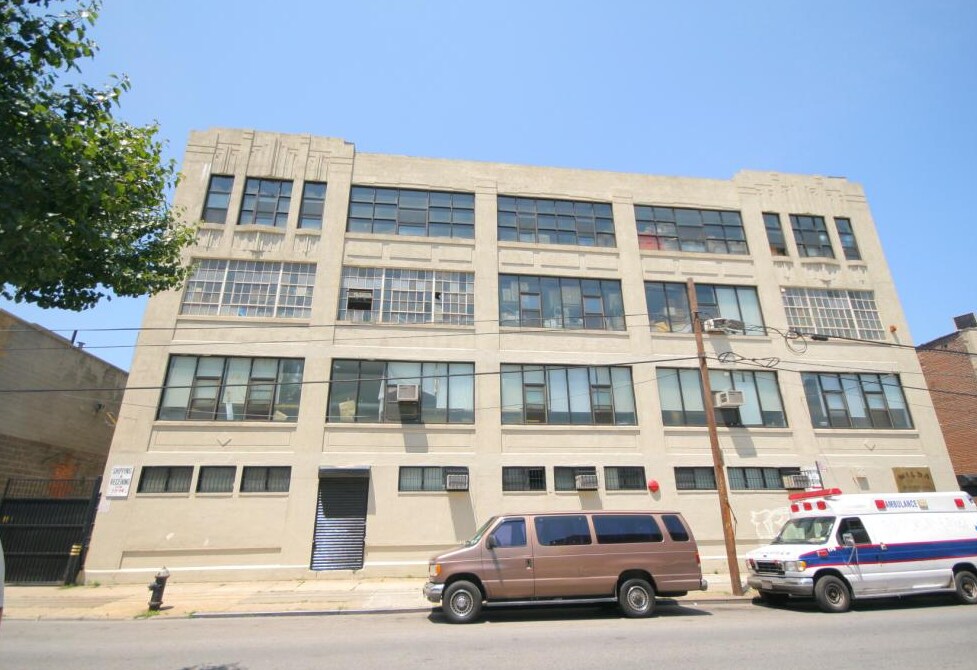 3820 30th St, Long Island City, NY à louer Photo de l’immeuble– Image 1 sur 4