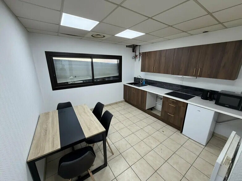 Local d’activités dans Juilly à louer - Photo intérieure – Image 3 sur 7