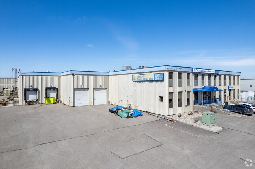 4029 SE 11 St, Calgary, AB à louer - Photo principale – Image 1 sur 2