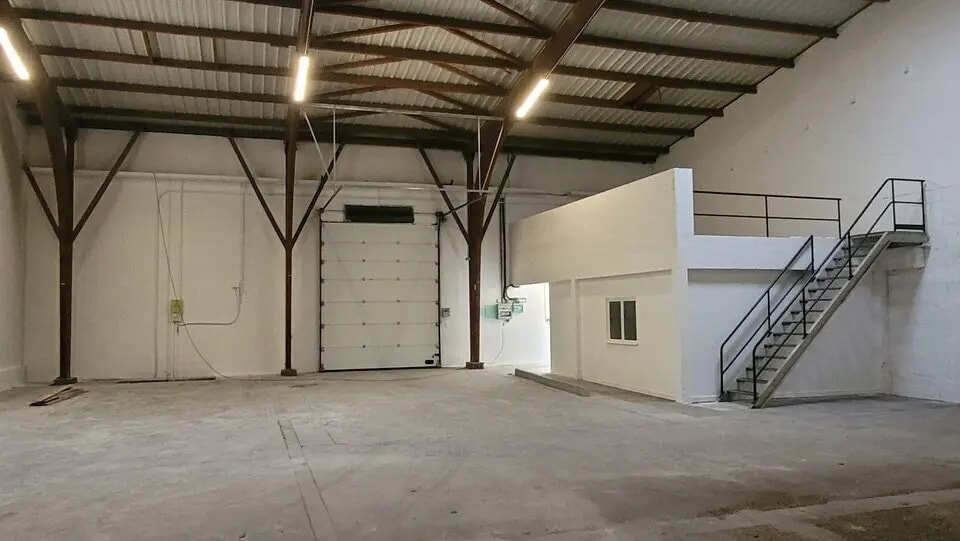 Local d’activités dans BAPEAUME-LES-ROUEN à louer - Photo de l’immeuble – Image 2 sur 7