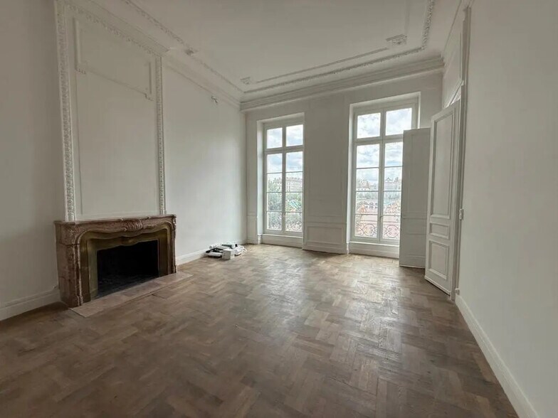 Bureau dans Lyon à louer - Photo de l’immeuble – Image 3 sur 5