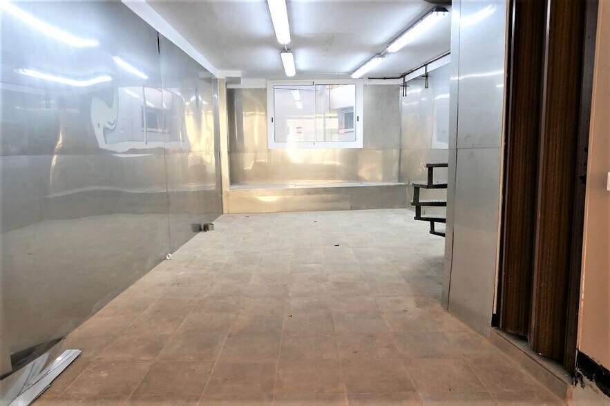 Local commercial dans Barcelone, Barcelona à louer - Photo de l’immeuble – Image 3 sur 4