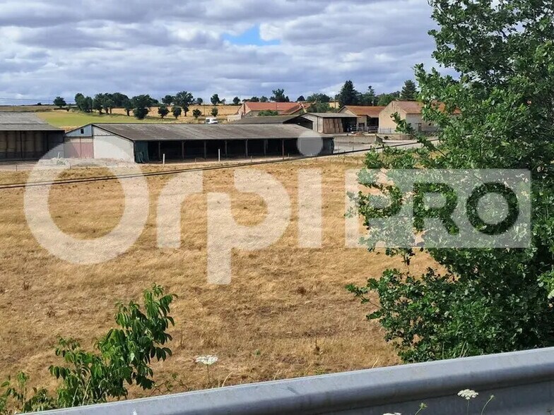 Industriel/Logistique dans Saint-Victor à louer - Photo de l’immeuble – Image 1 sur 5