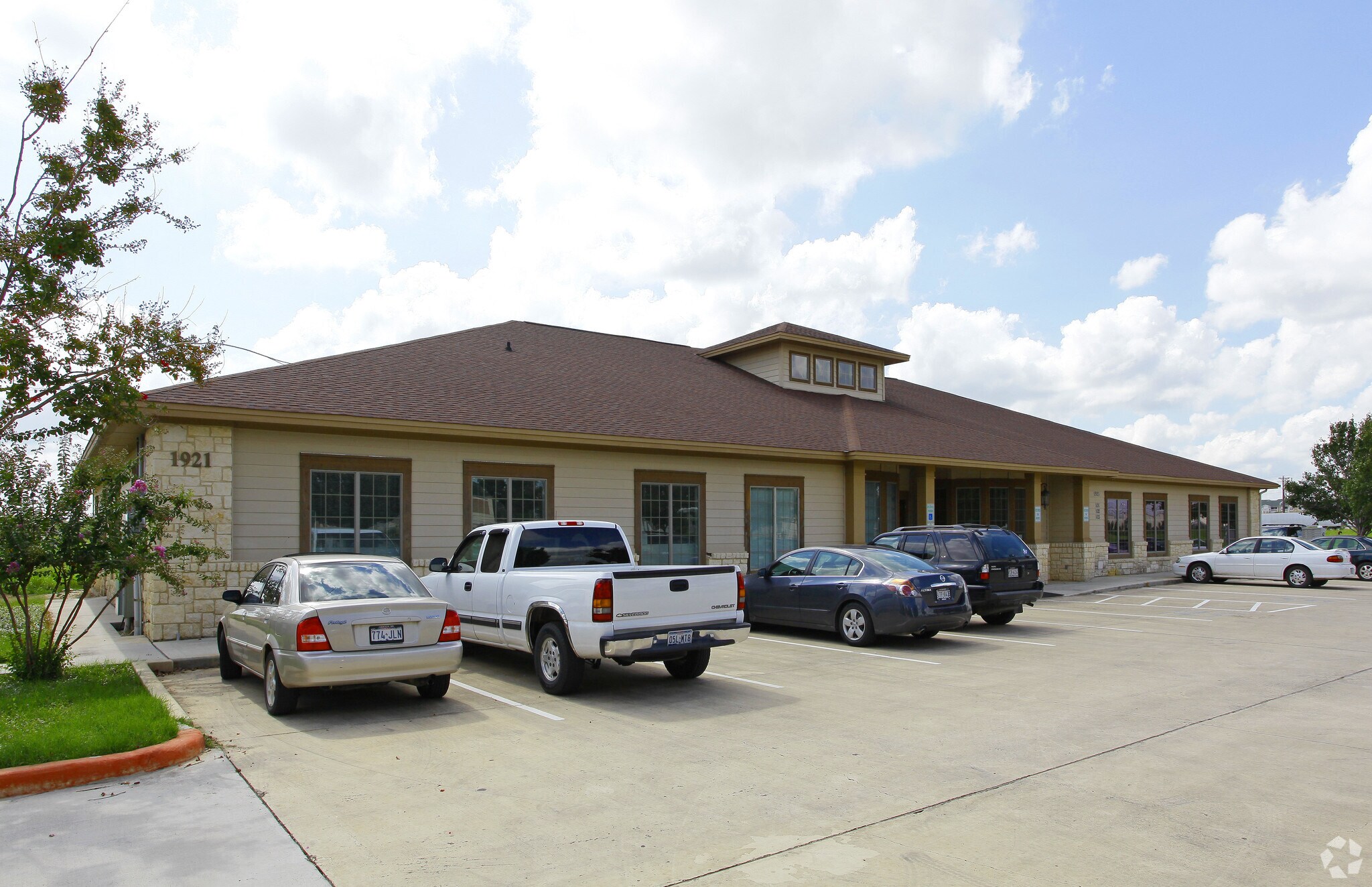 1921 Corporate Dr, San Marcos, TX à louer Photo principale– Image 1 sur 52