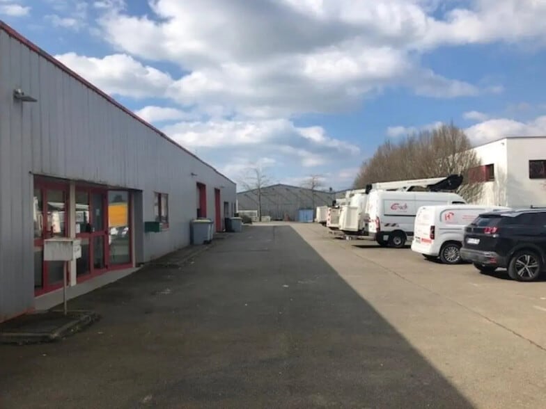 Local d’activités dans Couëron à louer - Photo de l’immeuble – Image 3 sur 13