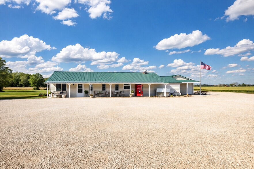 11489 E Clarksville Rd, Marshall, IL à vendre - Photo principale – Image 1 sur 16