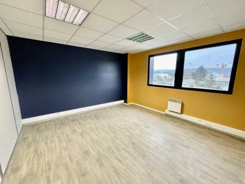 Bureau dans Cléon à louer - Photo de l’immeuble – Image 3 sur 8