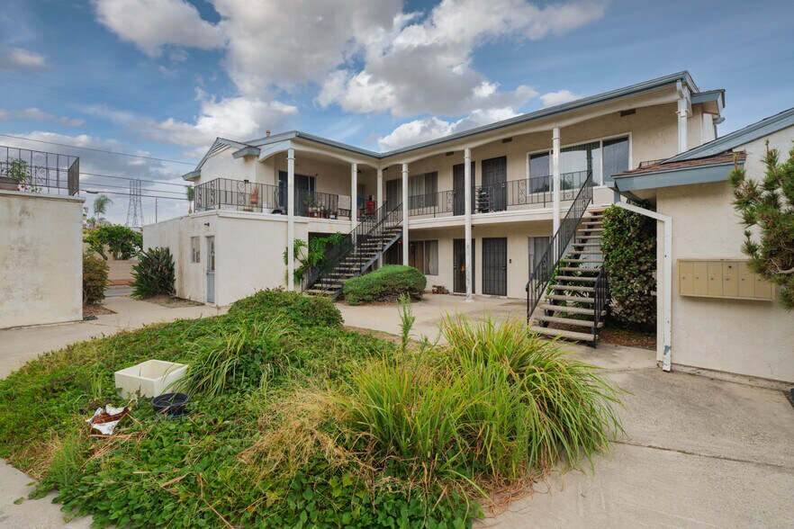 12561 Camus Ln, Garden Grove, CA à vendre - Photo de l’immeuble – Image 2 sur 19
