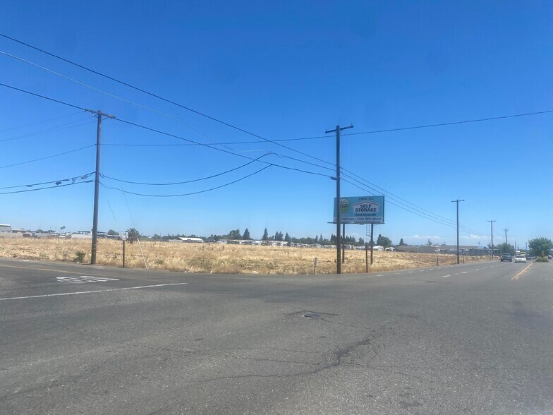 6830 28th St, North Highlands, CA à vendre - Photo de l’immeuble – Image 3 sur 4