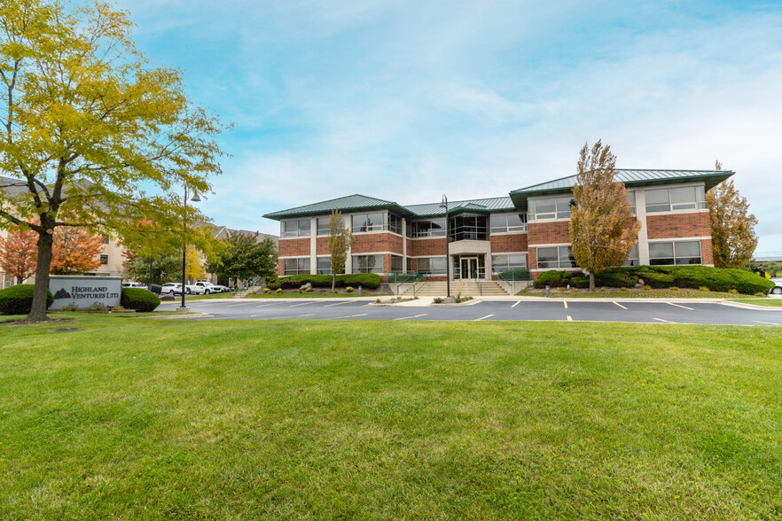 2500 Lehigh Ave, Glenview, IL à louer - Photo de l’immeuble – Image 3 sur 21