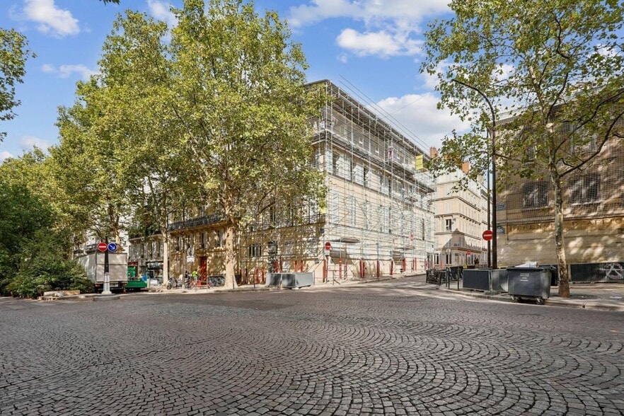 14 Avenue Trudaine, Paris à louer - Photo de l’immeuble – Image 1 sur 13