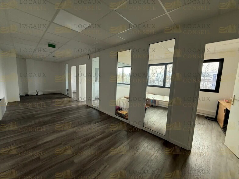 Local d’activités dans Cergy à louer - Photo intérieure – Image 2 sur 7