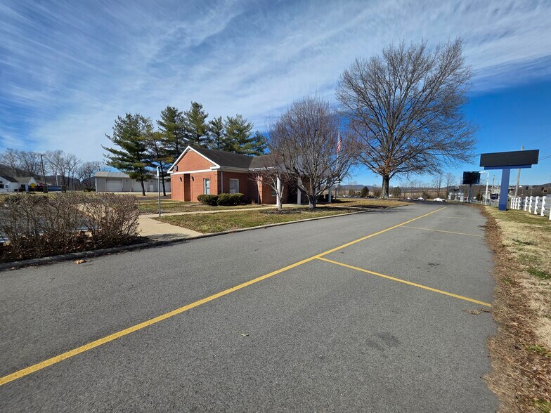 10 Merritt St, Lucasville, OH à louer - Photo de l’immeuble – Image 3 sur 11