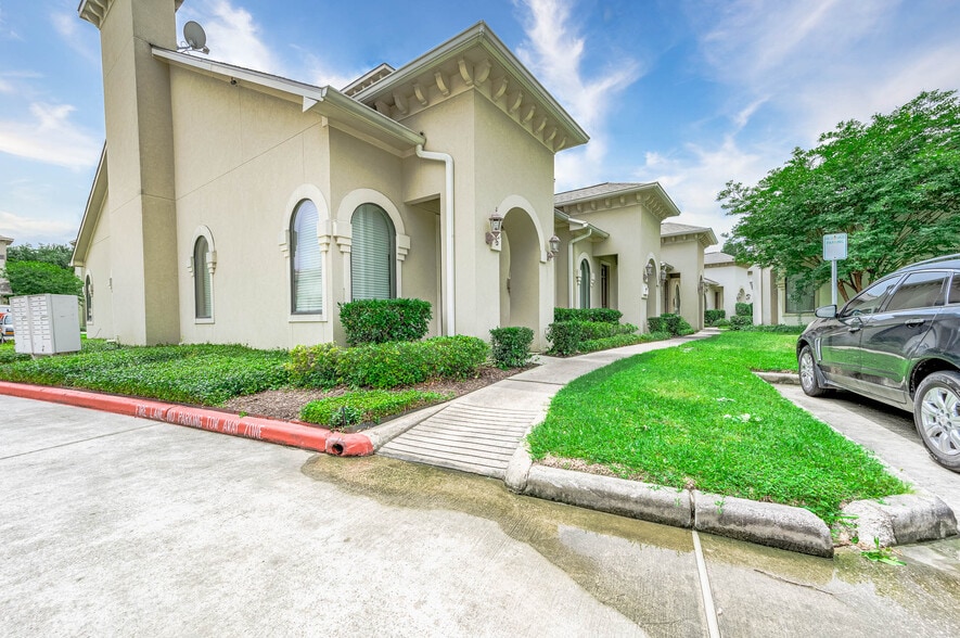 12830 Willow Centre Dr, Houston, TX à vendre - Photo de l’immeuble – Image 2 sur 25