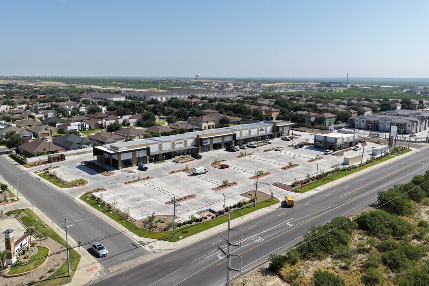 4002 Del Mar Blvd, Laredo, TX à louer - Photo de l’immeuble – Image 2 sur 7