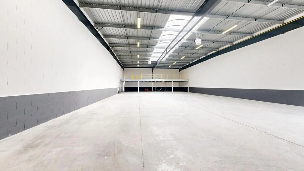 Local d'activités dans Cergy à vendre - Photo de l’immeuble – Image 2 sur 6