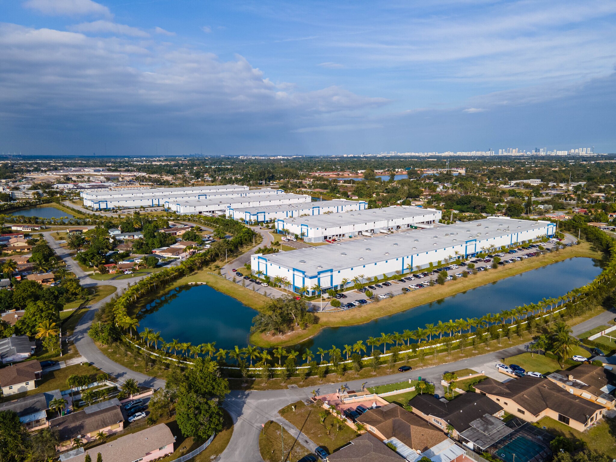 2290-2398 NW 119th St, Miami, FL à louer Photo de l’immeuble– Image 1 sur 4