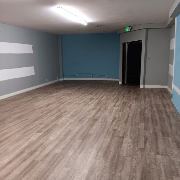 253 W Jefferson Blvd, Los Angeles, CA à louer - Photo intérieure – Image 2 sur 9