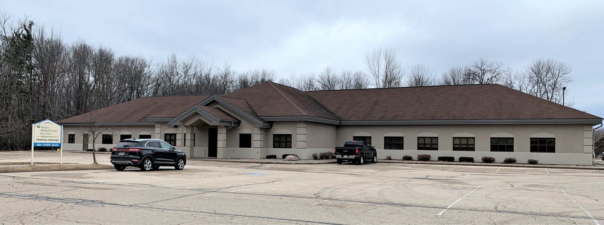 1301 Cheri Blvd, Marinette, WI à vendre Photo de l’immeuble– Image 1 sur 11