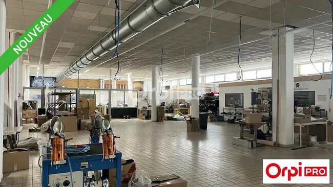 Plus de détails pour Local d'activités à louer